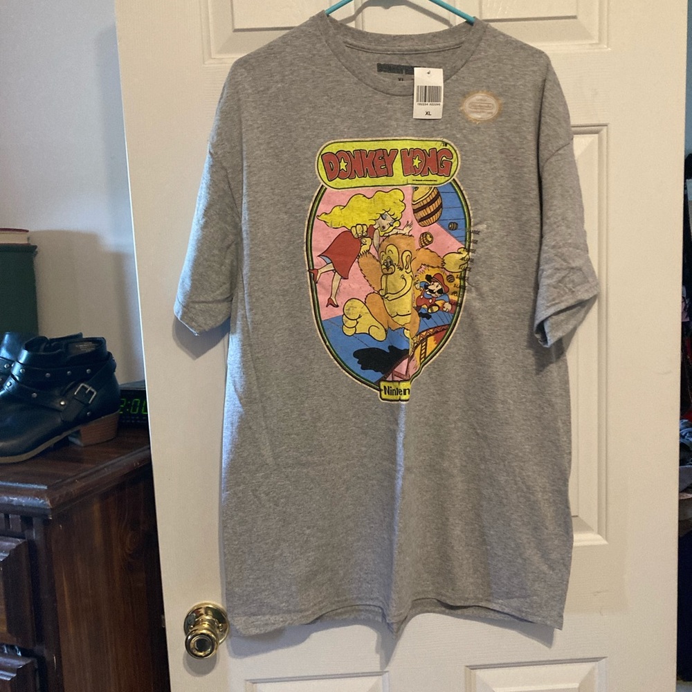 Nintendo Donkey Kong tshirt XL NWT
